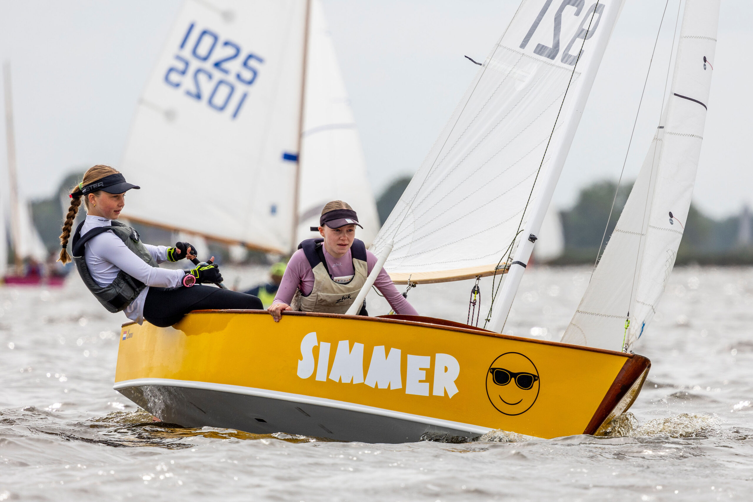 Sneekweek2024Maandag Kinderen zeilen in Flits zeilboot fotograaf Eize Hoekstra scaled