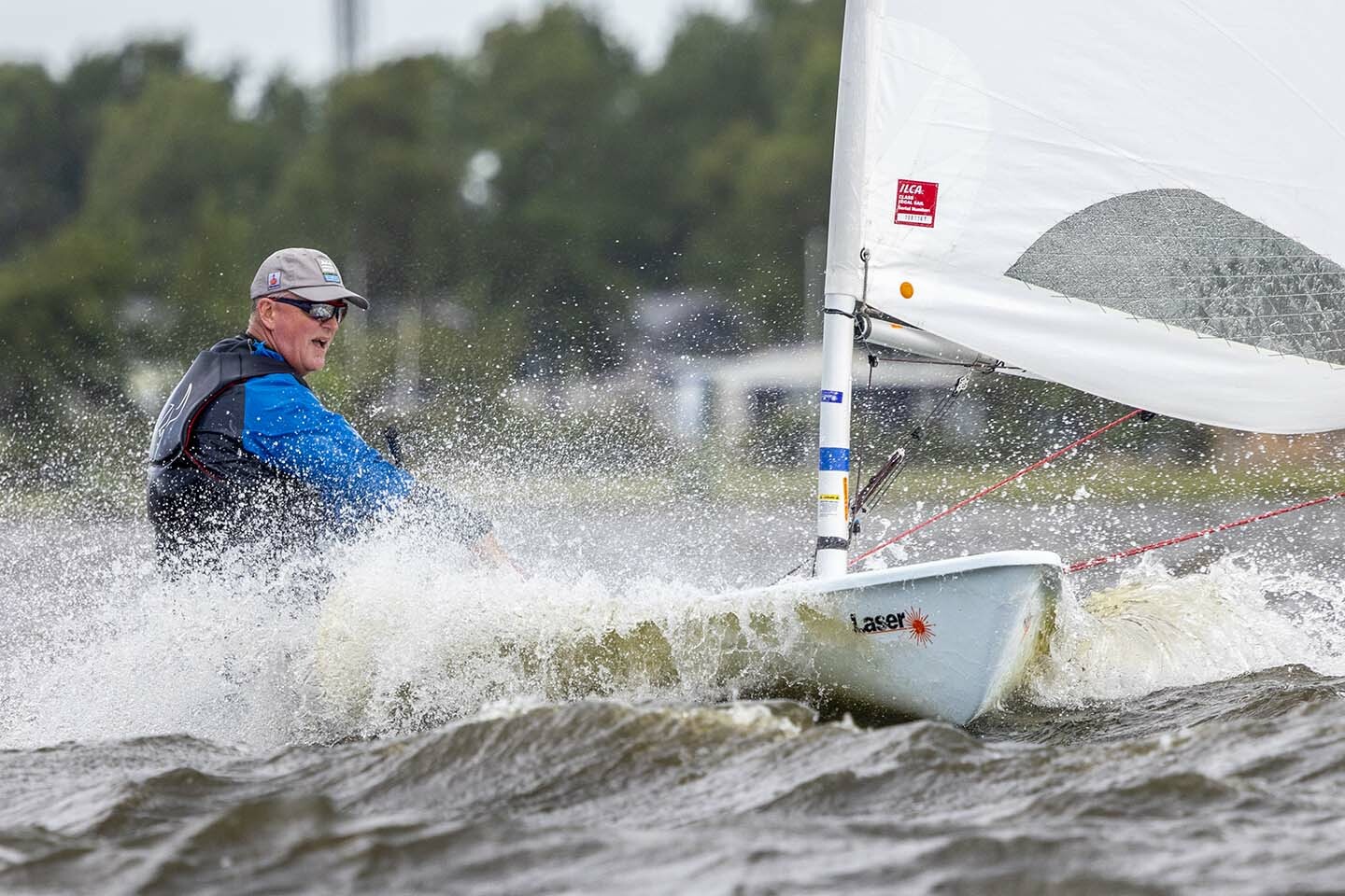 Floris krijgt de Sneekweek er niet onder 2 Zeilen Sneekweek 2025 ILCA7 Marcel Vos