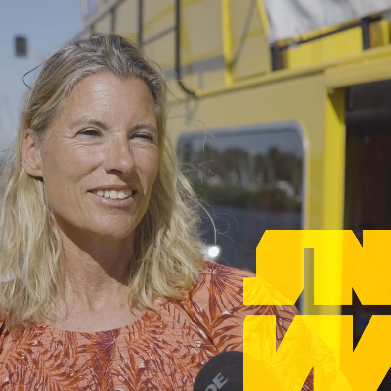 Solo zeilerster Saskia Arnold wint Sneekweek hoofdprijs 2022