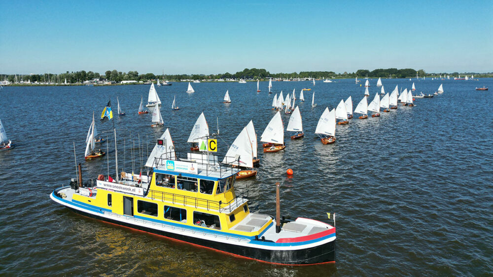 sneekweek 12 STart 12voetsjol photo by Skydrone Sloten web