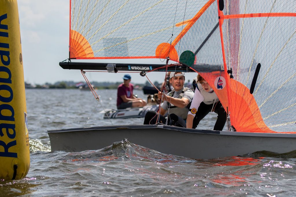 Geduld beloond: eerste dag 89ste Sneekweek komt na windstilte goed op gang 1 Zeilen sneekweek 29 er dag 01