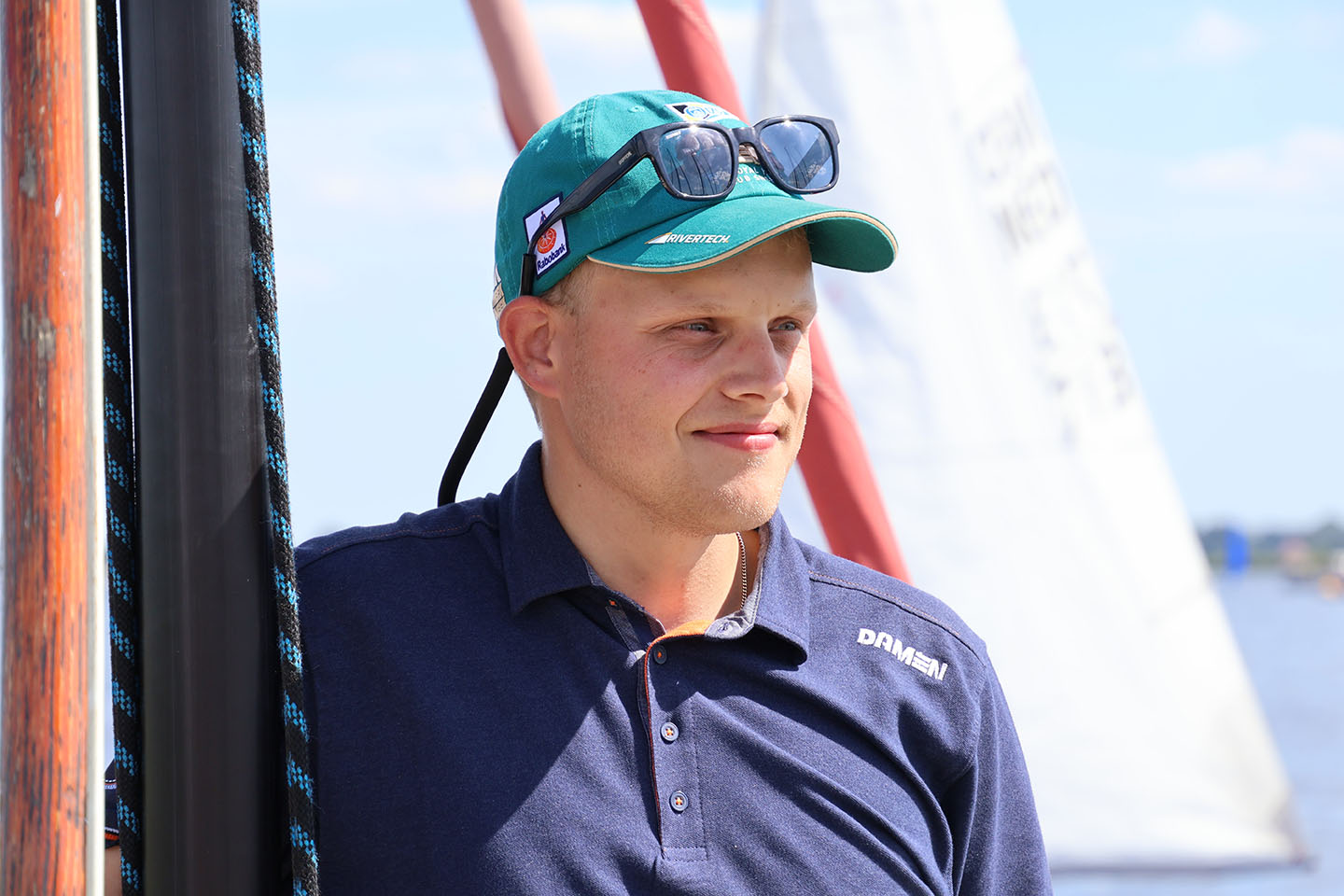 Willem moedigt iedereen aan het water op te gaan